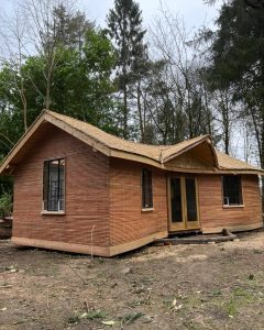 We have a door and windows
#westsussex #hideaway #southdownsnationalpark #beautifulbuildings #tinyhomes #builtbyartizans #studio #designandbuild #artizan #smallhome #handmade #curvedwall #curvedroof #glamping #curvedwall